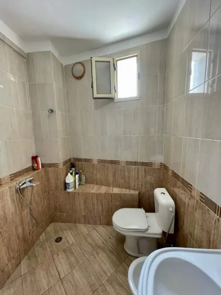 Tirane, jepet me qera apartament 2+1+BLK Kati 6, 95 m² 600 Euro (rruga mine peza)