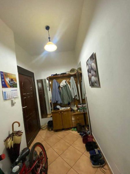 Tirane, jepet me qera apartament 2+1 Kati 3, 100 m² 50.000 Leke (Rruga Kavajes)