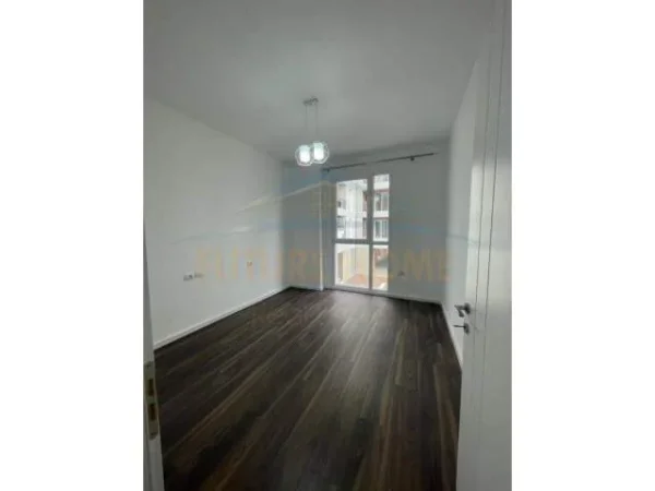 Tirane, jepet me qera apartament 2+1 Kati 2, 700 Euro (ali demi)
