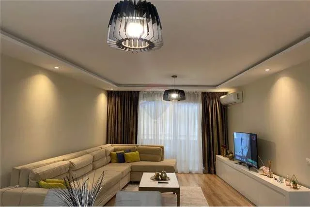 Tirane, shitet apartament 1+1+BLK Kati 3, 85 m² 165.000 Euro (Komuna e Parisit)