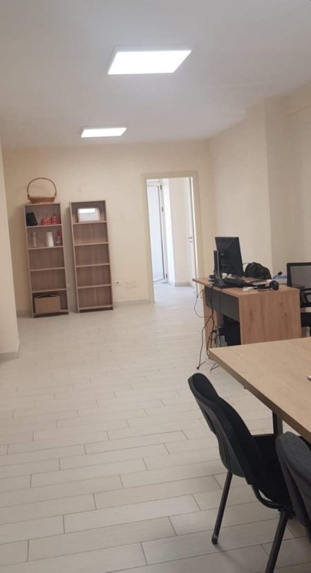 Tirane, ofert zyre Kati 2, 142 m² 900 Euro (Rruga Tefta Tashko-Koço , Tirana)