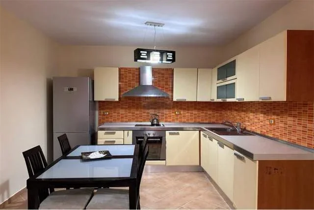 Tirane, jepet me qera apartament 2+1 Kati 5, 110 m² 450 Euro (Astir)