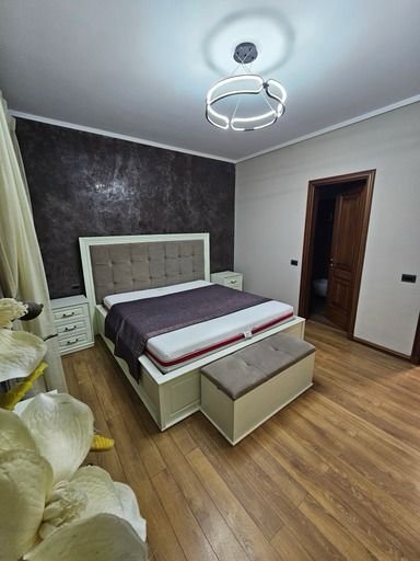 Tirane, jepet me qera apartament 3+2+2BLK Kati 3, 120 m² 1.200 Euro i diskutueshem (Kopshti Botanik)