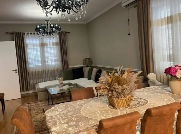 Tirane, jepet me qera Vile 3+1+BLK Kati 2, 178 m² 650 Euro (Rruga Enver Begeja , Tirana)