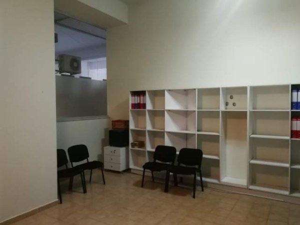 Tirane, jepet me qera ambjent biznesi Kati 0, 38 m² 350 Euro (Rruga e Barrikadave)