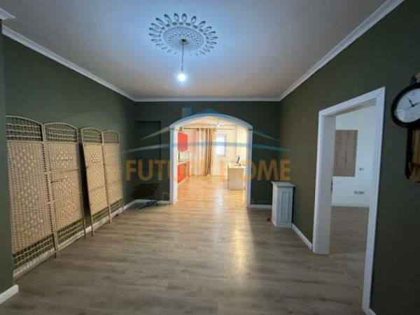 Tirane, jepet me qera ambjent biznesi Kati 5, 137 m² 800 Euro (Myslym Shyri)