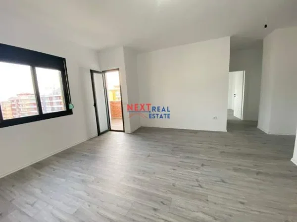 Lungomare, shitet apartament 1+1+BLK Kati 10, 70 m² 105.000 Euro (Perballe Universitetit “Ismail Qemali”, Vlore)