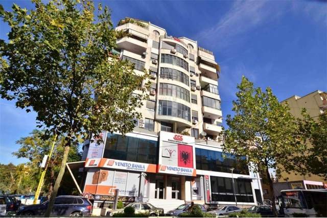 Tirane, jepet me qera dyqan Kati 0, 70 m² 1.300 Euro (Stadiumi Dinamo)