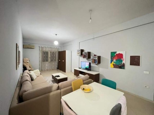 Tirane, shitet apartament 1+1 Kati 1, 81 m² 130.000 Euro (Rruga e Barrikadave)