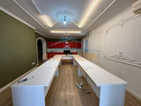 Tirane, jepet me qera ambjent biznesi Kati 5, 137 m² 800 Euro (Myslym Shyri)
