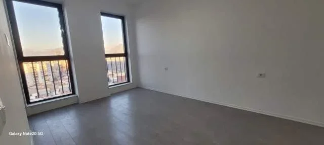 Tirane, jepet me qera apartament 1+1+A+BLK Kati 8, 70 m² 500 Euro (Parku Olimpik/Kompleksi Dinamo)