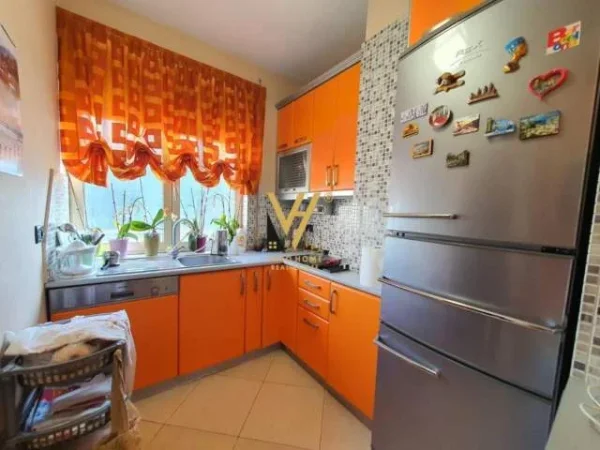 Tirane, jepet me qera apartament 2+1 Kati 3, 100 m² 900 Euro (STADIUMIT AIR ALBANIA)