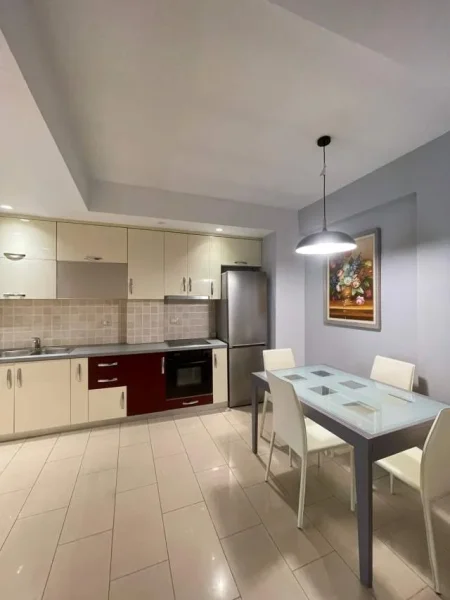 Tirane, jepet me qera apartament 2+1 Kati 10, 79 m² 700 Euro (KOMUNA E PARISIT)