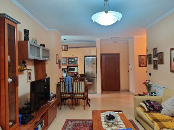 Tirane, jepet me qera apartament 2+1+A+BLK Kati 4, 103 m² 1.000 Euro (rruga elbasanit)