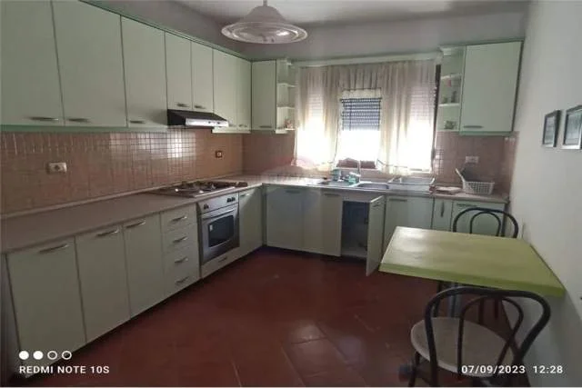 Vlore, shes shtepi 2 Katshe Kati 2, 134 m² 250.000 Euro (Rr.Uje Ftohte,7 pallatet)