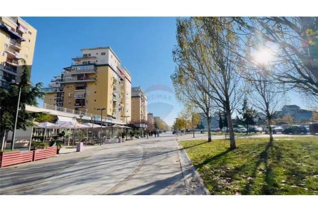 Tirane, shitet apartament 2+1 Kati 3, 100 m² 150.000 Euro (Fusha Aviacionit)
