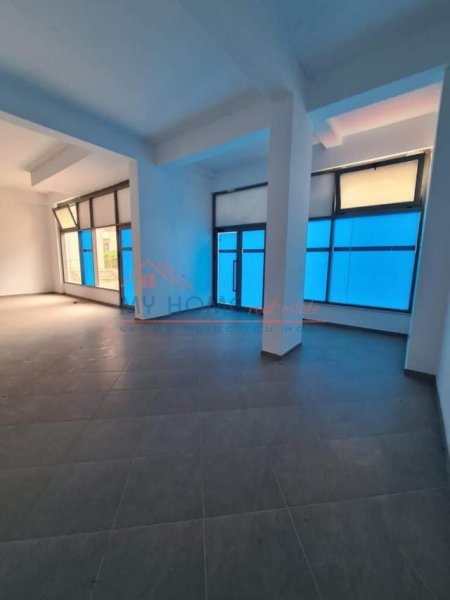 Tirane, shitet dyqan Kati 0, 135 m² 217.000 Euro (Kinostudio)