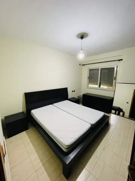 Tirane, jepet me qera apartament 1+1+BLK Kati 3, 72 m² 400 Euro (Komuna e Parisit)