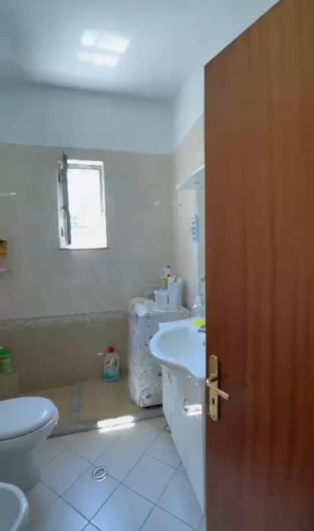 Tirane, shitet apartament 2+1+BLK Kati 5, 75 m² 184.000 Euro (KAVAJES)