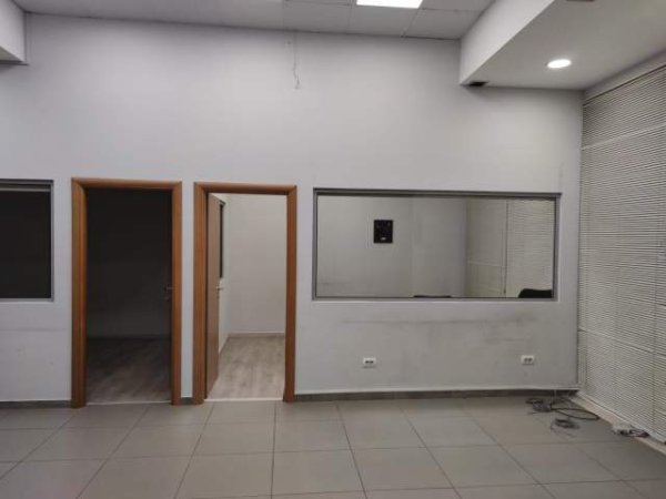 Tirane, jepet me qera ambjent biznesi Kati 2, 108 m² 1.400 Euro (PROKOP MIMA)