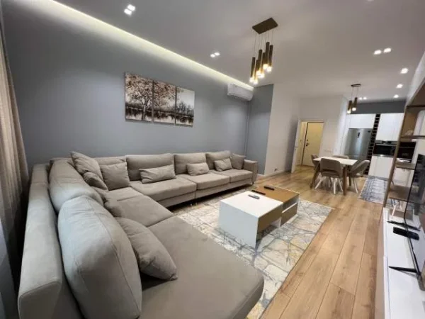 Tirane, jepet me qera apartament Kati 5, 1.100 Euro (Rruga e Kavajes)
