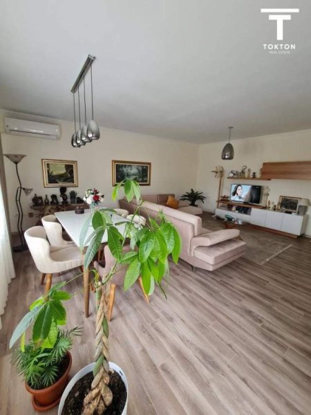 Tirane, shitet Vile 660 m² 600.000 Euro