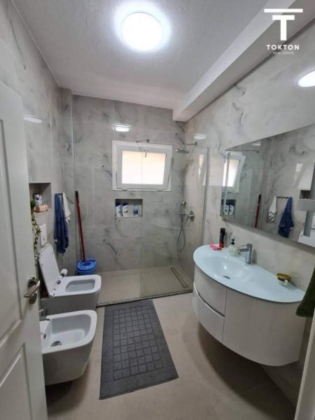 Tirane, shitet Vile 660 m² 600.000 Euro