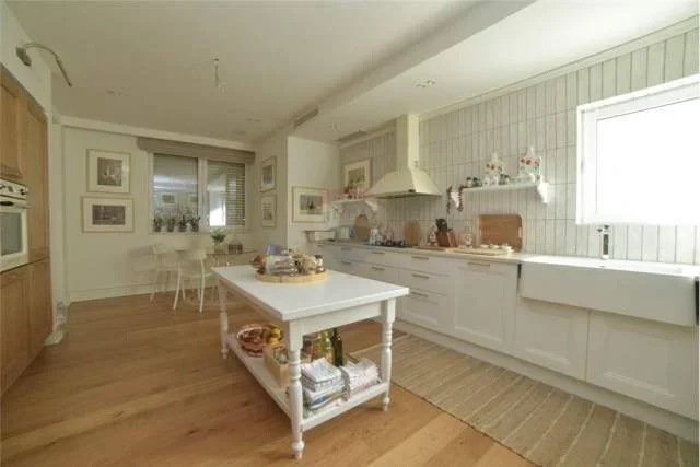 Tirane, shitet Vile 4+1+A+BLK Kati 0, 400 m² 1.000.000 Euro (Liqeni i Farkes)