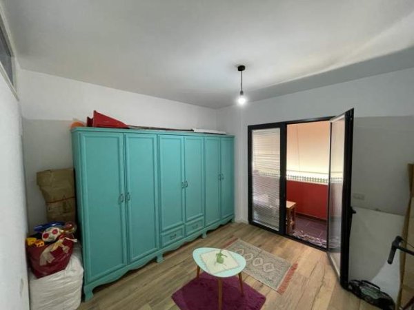 Tirane, jepet me qera apartament 2+1 Kati 6, 450 Euro (yzberisht)