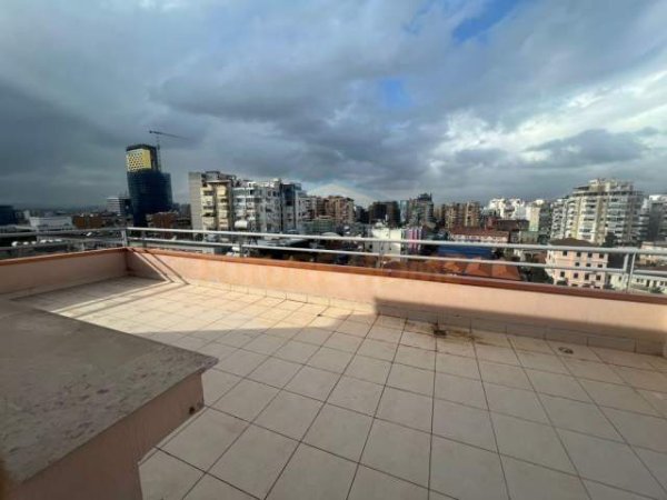 Tirane, jepet me qera apartament 1+1 Kati 8, 60 m² 500 Euro (PAZARI I RI)