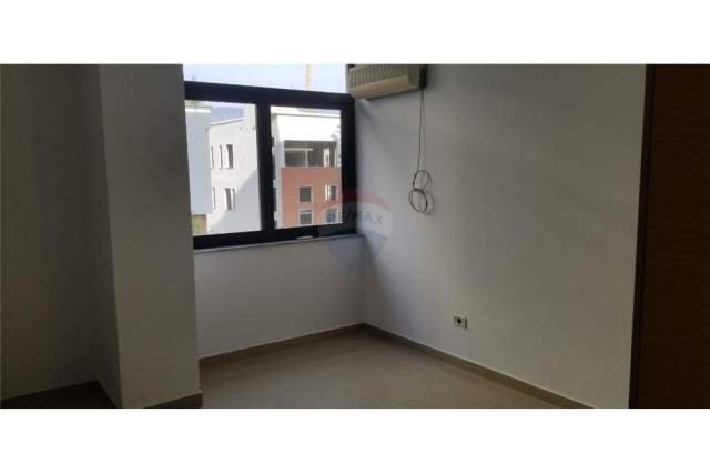 Shqiperi, jepet me qera zyre Kati 4, 160 m² 1.000 Euro (Bulevardi Zogu Pare)