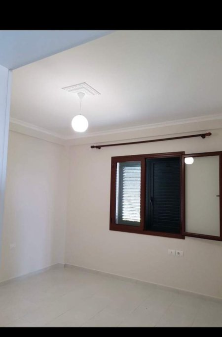 Tirane, jepet me qera Vile Kati 2, 250 m² 900 Euro (Vilat Gjermane)