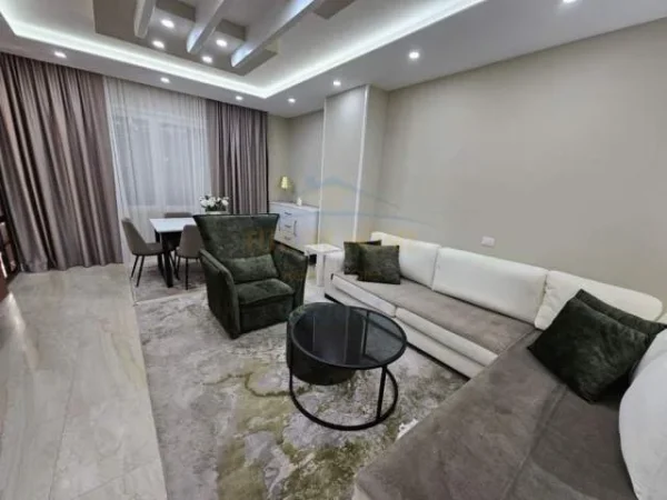 Tirane, jepet me qera apartament 2+1 Kati 5, 110 m² 700 Euro (unaza e re)