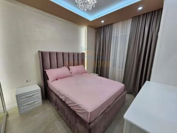 Tirane, jepet me qera apartament 2+1 Kati 5, 110 m² 700 Euro (unaza e re)