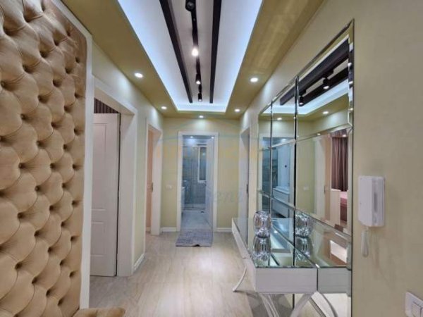 Tirane, jepet me qera apartament 2+1 Kati 5, 110 m² 700 Euro (unaza e re)