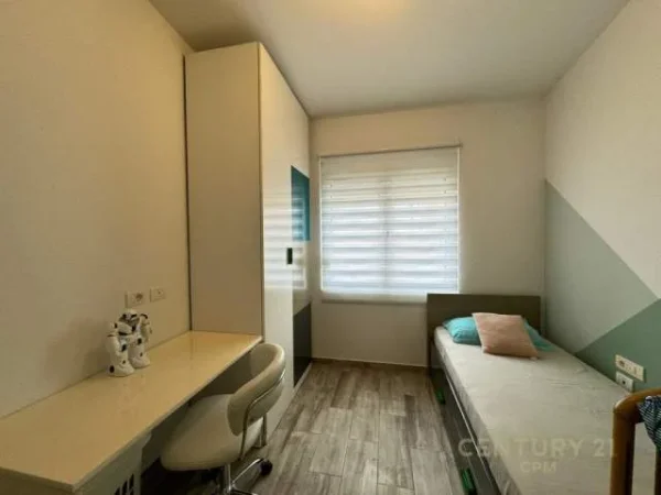 Tirane, jepet me qera apartament 63 m² 800 Euro (pallatet agimi)