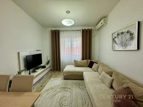 Tirane, jepet me qera apartament 63 m² 800 Euro (pallatet agimi)