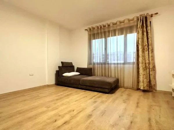Tirane, jepet me qera apartament 155 m² 800 Euro (pazari i ri)