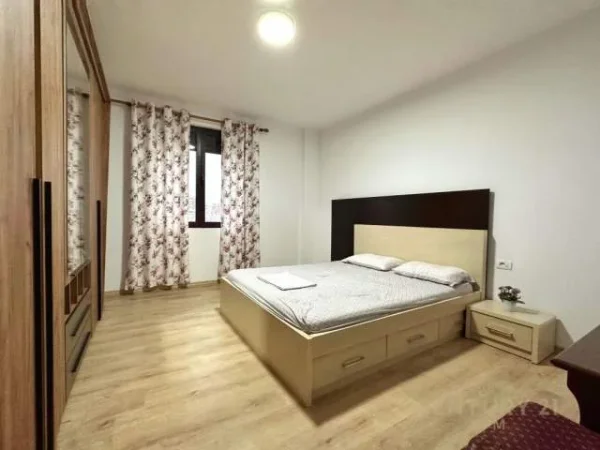 Tirane, jepet me qera apartament 155 m² 800 Euro (pazari i ri)