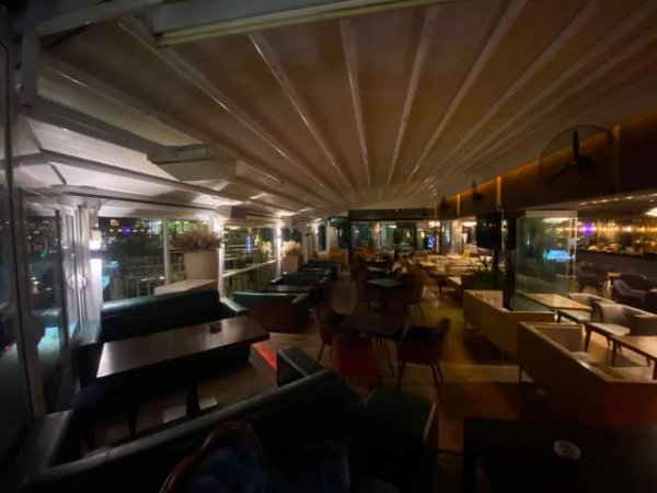 Tirane, jepet me qera bar-resorant Kati 3, 418 m² 5000 Euro