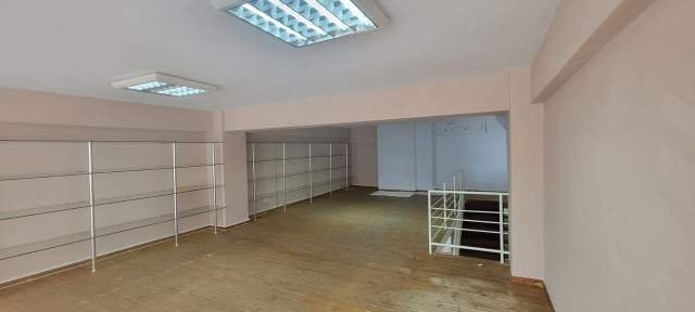 Tirane, jepet me qera ambjent biznesi Kati 0, 126 m² 1.000 Euro (Rruga e Elbasanit)