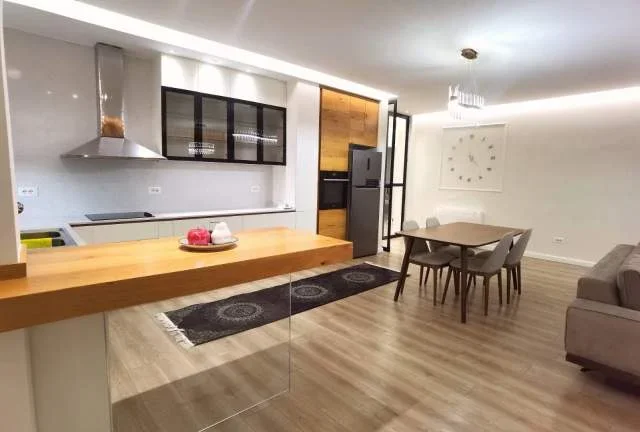 jepet me qera 174 m² 1.500 Euro