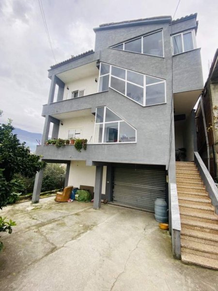 Tirane, shitet Vile 353 m² 200.000 Euro (Kryegjyshata)