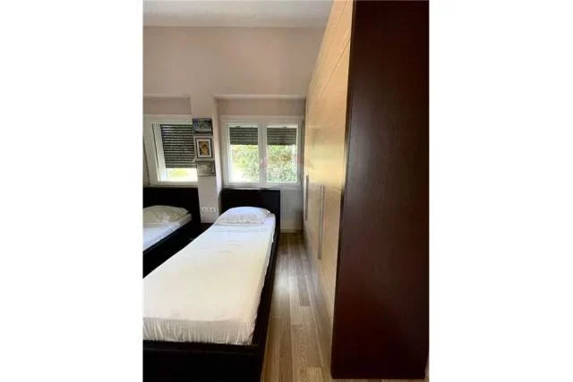 Tirane, jepet me qera apartament 2+1+BLK Kati 0, 130 m² 1.400 Euro (Long Hill Residence)