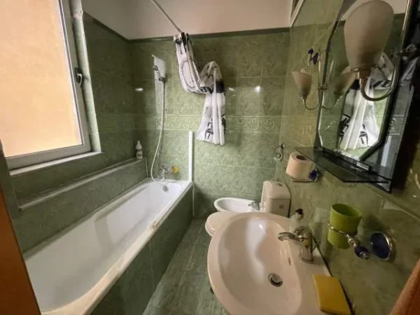 Tirane, jepet me qera apartament 1+1 Kati 2, 35 m² 350 Euro (pazari i ri)