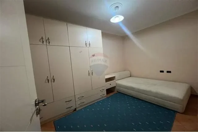 Tirane, jepet me qera apartament 2+1 Kati 4, 70 m² 550 Euro (Rruga e Kavajes)