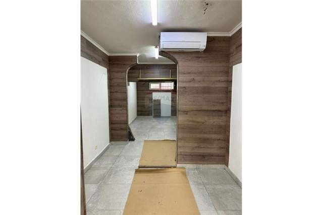 Tirane, jepet me qera ambjent biznesi Kati 0, 40 m² 11.000 Euro (Bulevardi Bajram Curri)