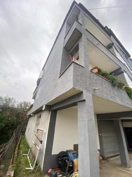 Tirane, shitet Vile 3 Katshe Kati 3, 353 m² 200.000 Euro (rruga Agush Gjerevica)