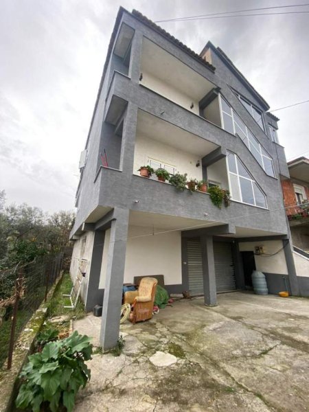 Tirane, shitet Vile 3 Katshe Kati 3, 353 m² 200.000 Euro (rruga Agush Gjerevica)