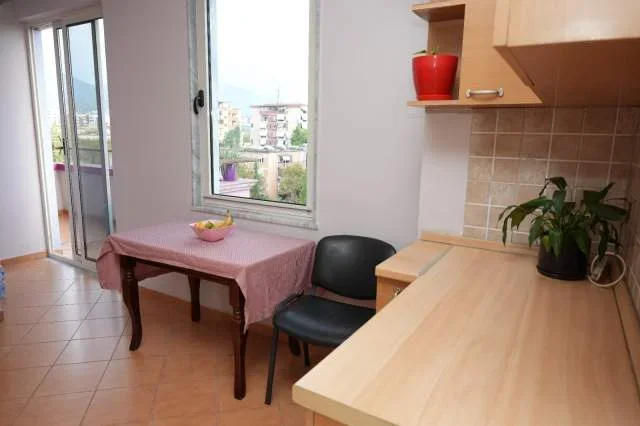 Tirane, jap me qera apartament 2+1+A+BLK Kati 5, 110 m² 450 Euro (Kadiu, Ministria Jashtme)